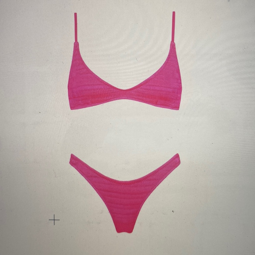 Triangl hot pink bikini
